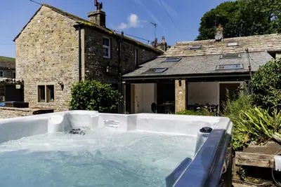 Bridge House Hot Tub Retreat - Kettlewell photo 2