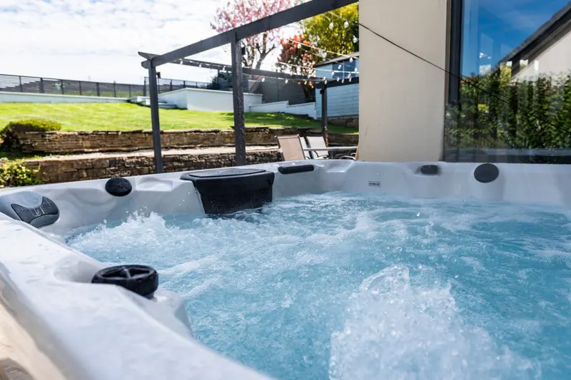 Stalybridge Sanctuary - Luxe Hot Tub Retreat photo 1