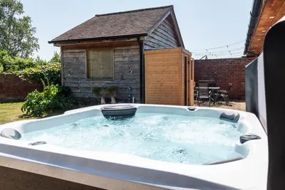 Treehouse Cottage Spa Retreat photo 2